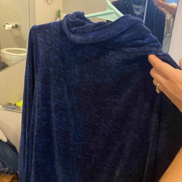 Soft blue sweater loose neck no hood small - Picture 4 of 4